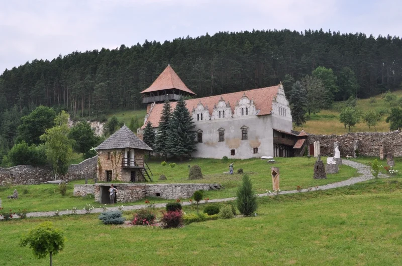 gyergyoszarhegy lazar kastely.webp